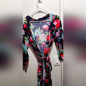 Floral light weight robe size XL